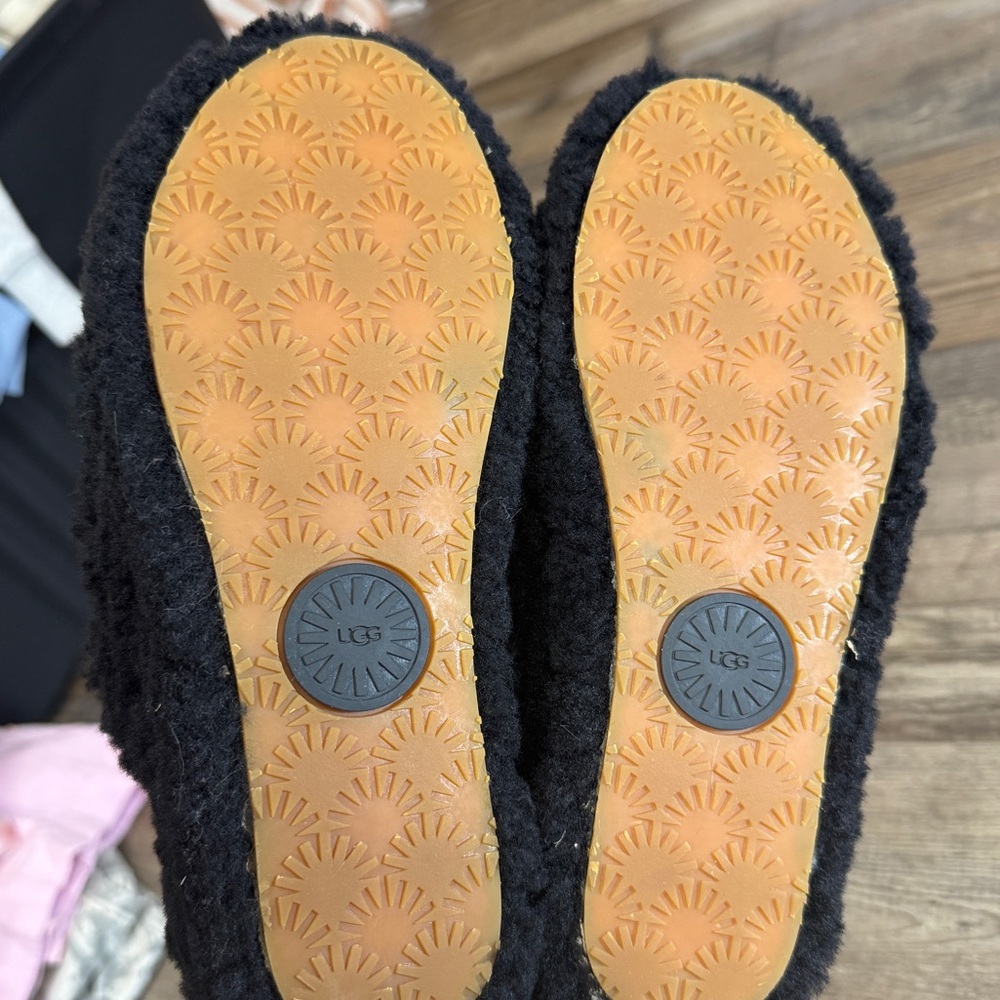 UGG‎ Fluff Yeah Slide Sandals Black Shearling Logo Strap Women’s 6 - Picture 5 of 9